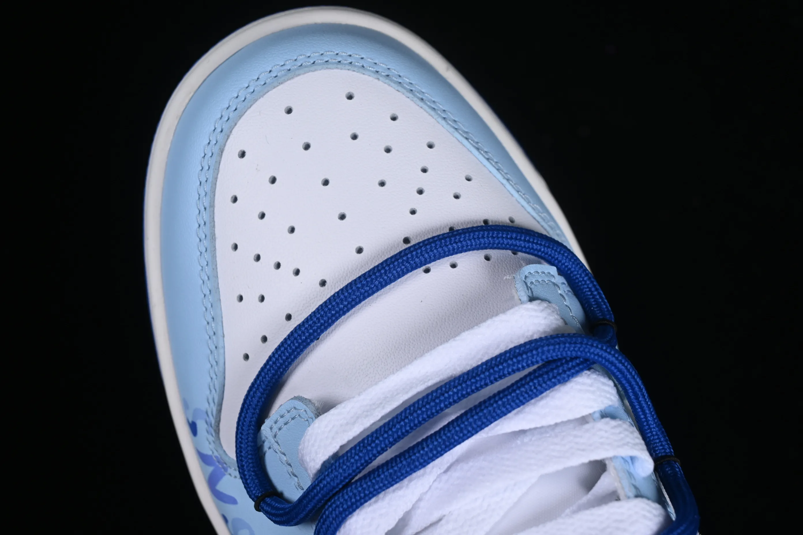 All categories Nk SB Dunk series Nk SB Dunk Low low-top sneakers Nk Dunk Low Winter has arrived Simple white and blue SB strap low-top casual sneakers DV0831-104